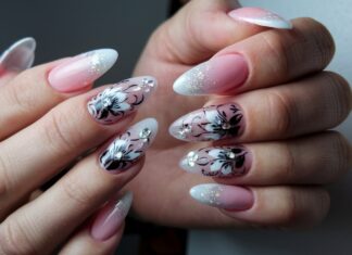 15 Pretty Prom Nail Designs to Try This Year for a Glamorous Look "15 Pretty Prom Nail Designs to Try This Year for a Glamorous Look"