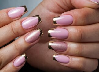 15 Chrome French Manicures We Can’t Stop Thinking About "15 Chrome French Manicures We Can't Stop Thinking About"